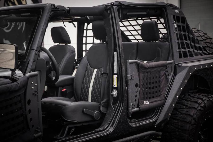 Интерьер Jeep Wrangler by Luxuria Bespoke 2016 года  (фото 5 из 9)